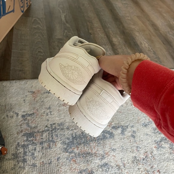 Air Jordan 1 Lows - Picture 3 of 3